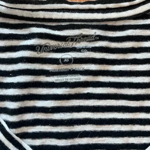 Universal Thread Stripped T-Shirt Size XS - Picture 4 of 4